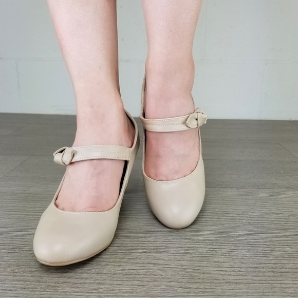 Closed Toe Low Mid Heel Bow Strap Dress Pump - Picture 8 of 8